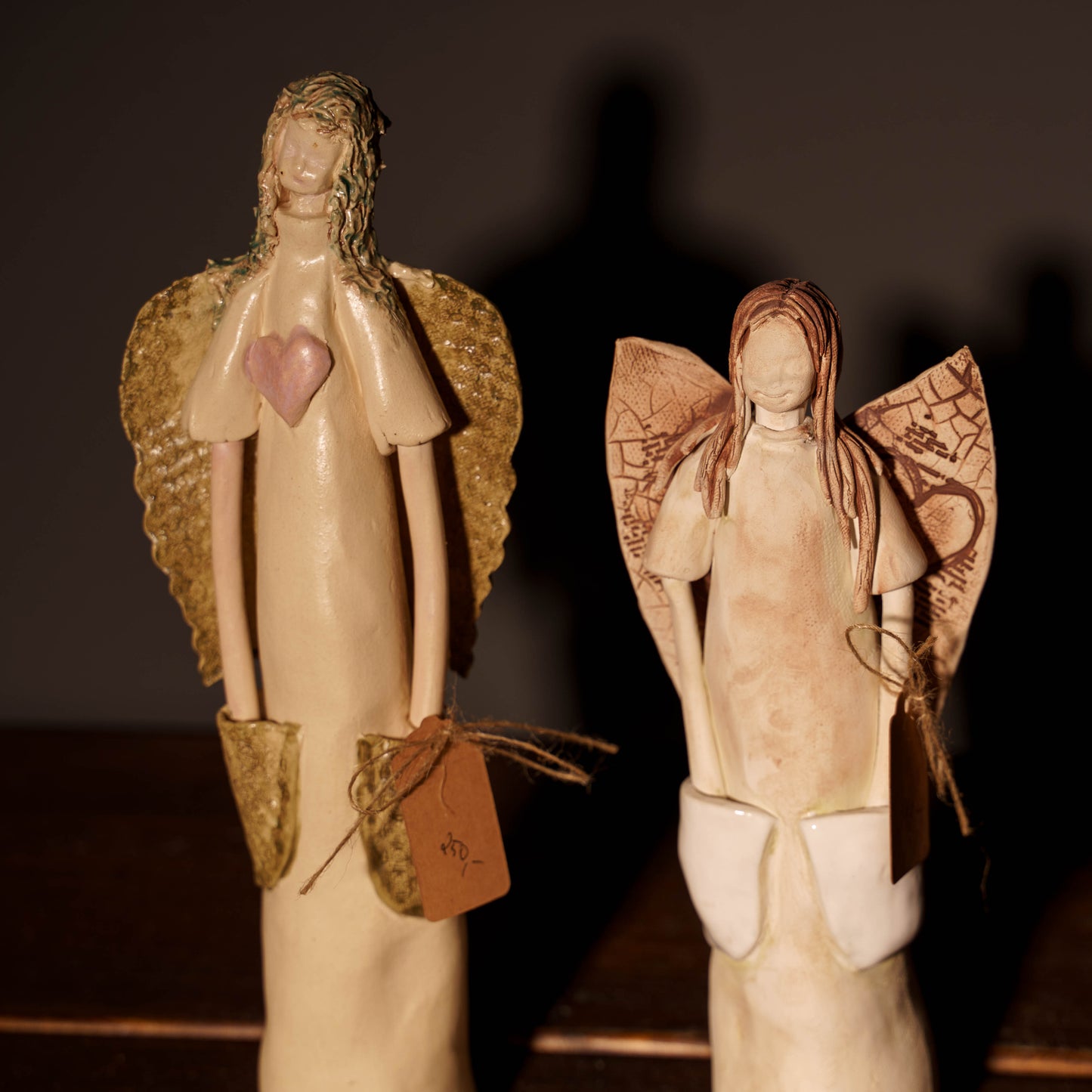 Zestaw dwóch ceramicznych figurek aniołów