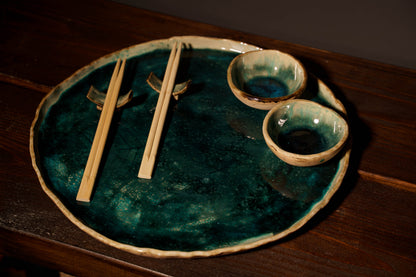 Zestaw ceramiczny „Morska Głębia” – taca, miseczki i podstawki pod Sushi